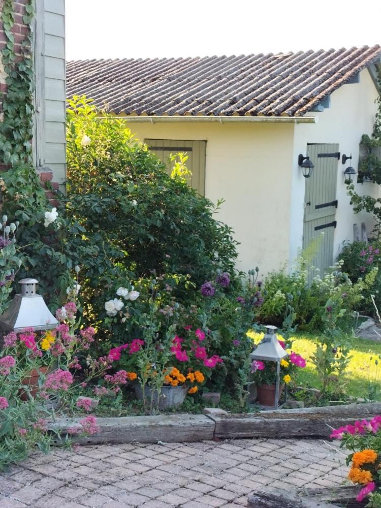 Le Clos Lauradiere Cormeilles  Exterior photo